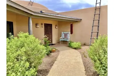 Image de Large private, high end home with sweeping views on 13 acres.