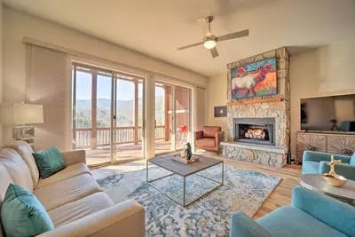 Image de Beautiful Whittier Condo w/ Deck + Mtn Views!