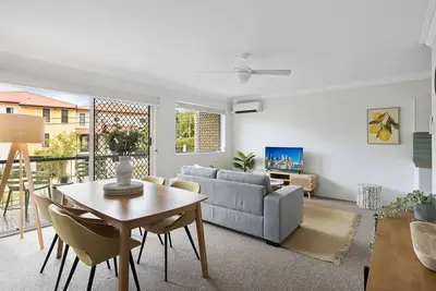 Image de Spacious 2-Bed Apartment Near City Centre