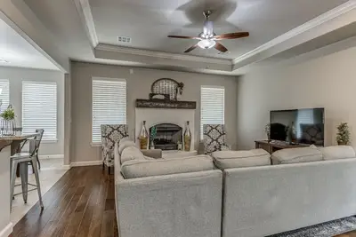 Convenient Edmond Home Located Close to I-35