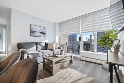 Image de Luxurious Apartment w/ Indoor Pool by Roger Arena