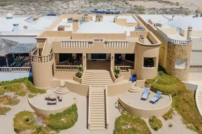 Image de Upscale Beachfront Amazing. 5 bedrooms. Pet Friendly!