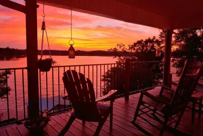 Image de \"Sunset Hideaway\" Lakefront Weiss Lake with large private dock - boats welcome!