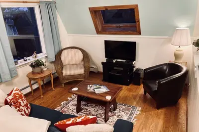 Image de Sunny and Spacious A-Frame nestled in the fir trees. Mountain views!