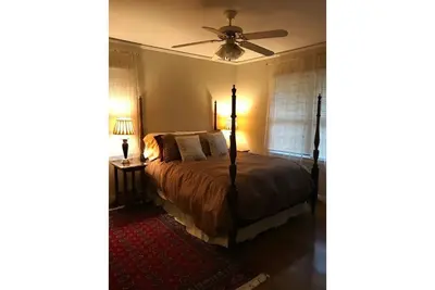 Image de Charming bungalow in quiet neighborhood inside 285