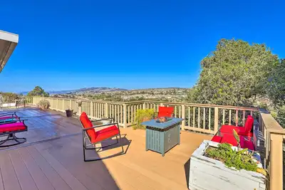Image de Retro House w/ Deck & Arroyo Grande View