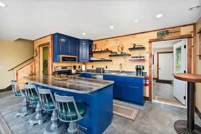 Image de North Shore Dream: Lake Front Cabin minutes away from Lake Superior.