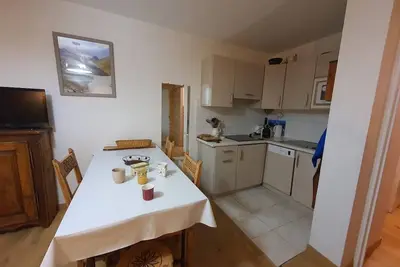 Image de 50m du centre station, 3ème étage, balcon, télévision, casier à ski, 28m², Serre Chevalier
