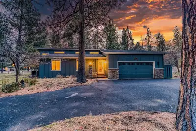 Image de Modern Tollgate Home - Hot Tub, Half Acre Lot