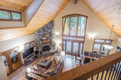 Image de Luxury Pour House Lodge - private, hot tub, firepit