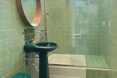 Image de House steps from the beach and nightlife.