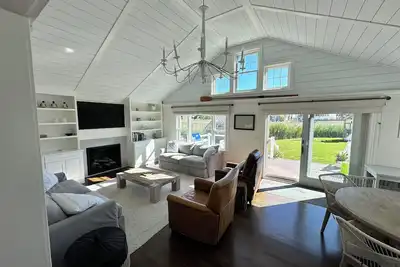 Image de \"Lighthouse\" - Ocean Views - Walk To Beaches - 4b, 3. 5Ba - Scituate Harbor