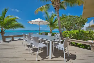 Image de Incredible Beach Front Villa with a Pool & Shipwreck Snorkeling!