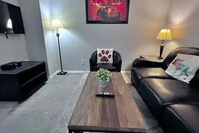 Image de Two-Bedroom Apartment 112 - Private Entrance - Self Check In-Railside