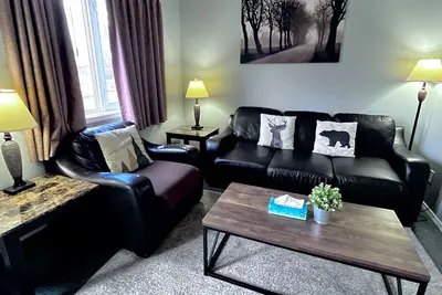 Image de Three-Bedroom Apartment 116 - Loft - Private Entrance - Self Check In-Railside