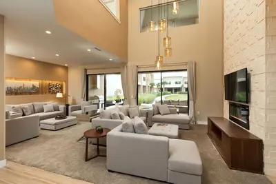 Image de 5 Miles to Disney/Gorgeous Home/Wi-Fi/Parking/Bbq Grill/Family Friendly