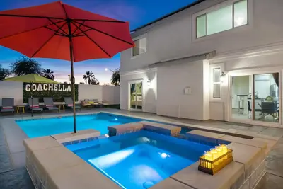 Image de Luxurious desert home w/ pool & jacuzzi!