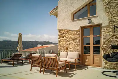 Image de Remodeled Stone Country house - Two bedrooms maisonette