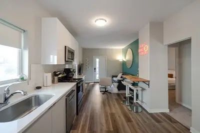 Image de Your Home away from Home | Near Capitol Hill | King Bed | BoardGames