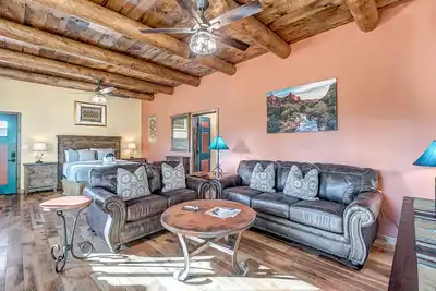 Image de Charming 660 sq. ft. Sedona Meadowlark Studio with stunning red rock views!