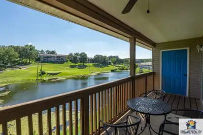 Image de Pet Friendly Walk-In Condo ~ Central Location ~ Free Tickets Included! (Fc41-17)