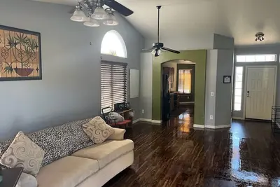 Image de Beautiful 3 bedroom, 2 bathroom, walking distance to StateFarm Stadium/West Gate