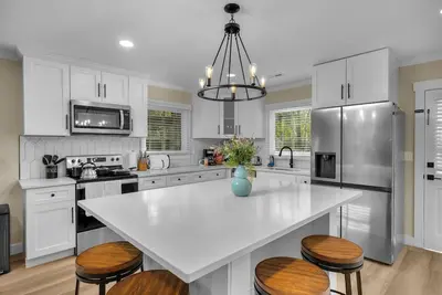 Image de Southend Home walk 2 *Uptown Panthers Stadium Restaurants