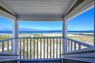 Image de Cape Cod Oceanfront Retreat—Bay & Creek Views