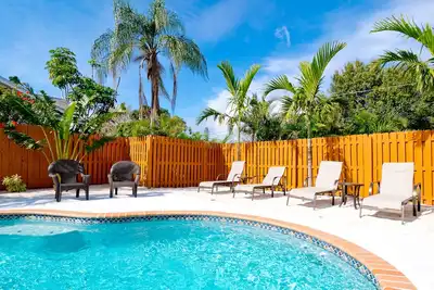 Image de Tropical Oasis with heated pool/jacuzzi - 10 min from Anna Maria Island beach! ! !