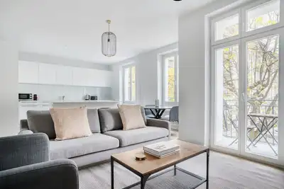 Image de Sleek Vorstädte 3. 5 Room w/ W/D & Storage, 2 min to Market, by Blueground