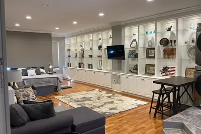 Image de Modern Remodeled Downtown Midway Studio