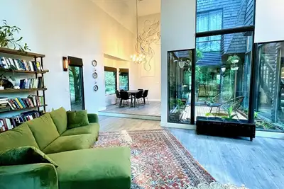 Luxurious Wooded Hideaway