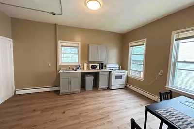 Image de Updated apartment near Whole Foods, Brown Univer