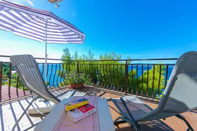 Appartement de trois chambres avec la terrasse et la vue sur le mer Brela, Makarska (A-20075-a)