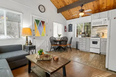 Image de Cozy SugarPine Cabin with Game Room!