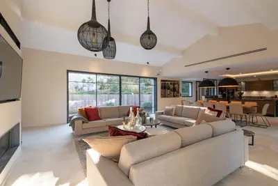 Image de Villa de luxe avec piscine privée près de la plage