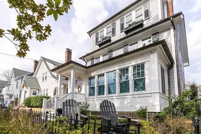 Image de Private patio, parking, dog and family-friendly at professionally-designed On Cloud 9