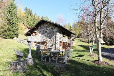 Image de Maison de vacances caractéristique à Pieve Tesino avec jardin