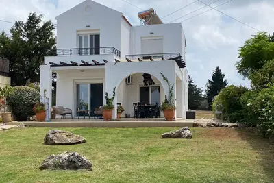 Image de Belle villa près de La Canée avec un joli jardin