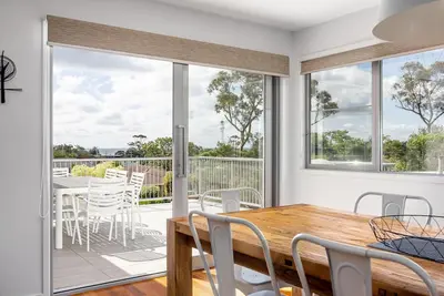 Image de Lighthouse Views, McCrae - 1 Night Free! * - Stunning views of bay and lighthouse