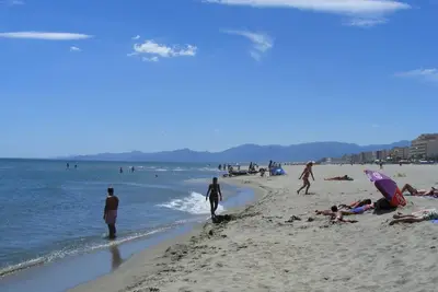 Image de Charmant appartement à 150m de la plage – parking, wifi, clim