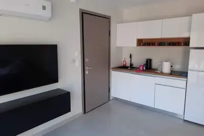 Lovely 2 Br in villa. Small pool. Partial seaview