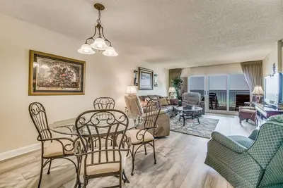 Image de Sandy Key 334 third floor -Beachfront view -No Hassle Check Out