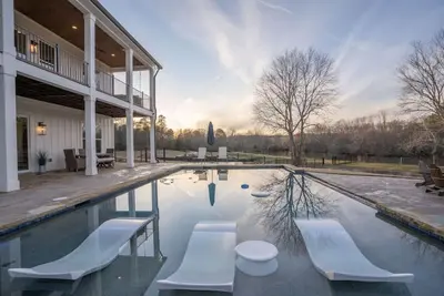 Image de Heated Pool, Private Lake Views, Dock, Kayaks, Sup