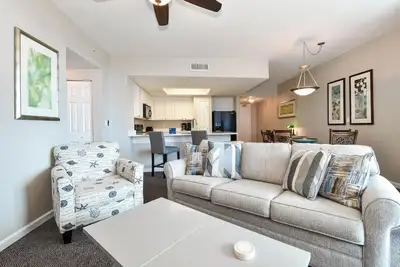 Image de 6th Floor at The Palms of Destin near the elevator!