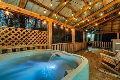 Summer Savings! Private Fire Pit! Hot Tub! Arcade!