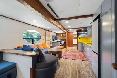 Image de \"Skittles\"-Exécutif-Villa-Salle de bain privée sép