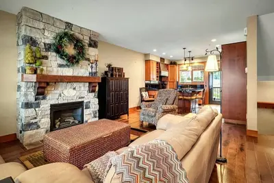 Image de Ski in/out! 4 bdrms, Blacksmith Lodge, views, heated garage, internet, 8 pers hot tub