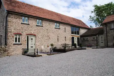 Image de Luxurious, calm, tranquil. Close to local amenities, far enough to totally relax