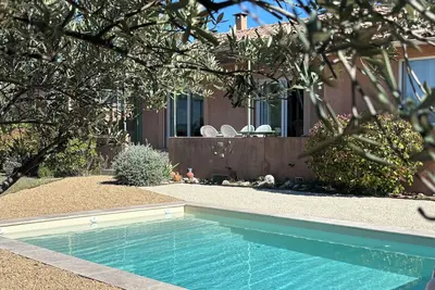 Image de Très jolie maison à 2 pas du centre ville avec piscine